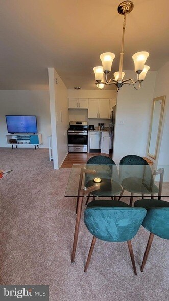 Building Photo - 1501 S George Mason Dr