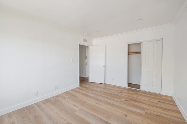 Building Photo - 1008 N Stanley-6