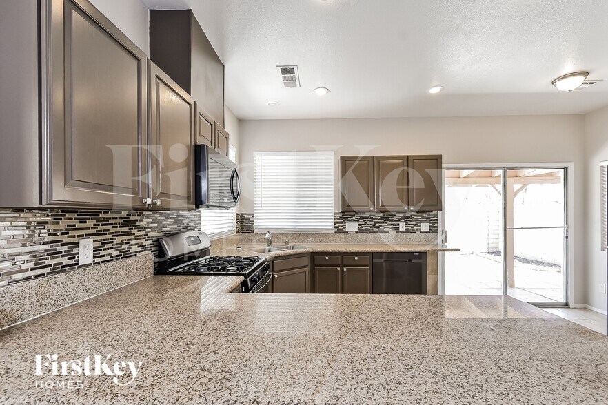 Building Photo - 2412 Silver Shadow Dr