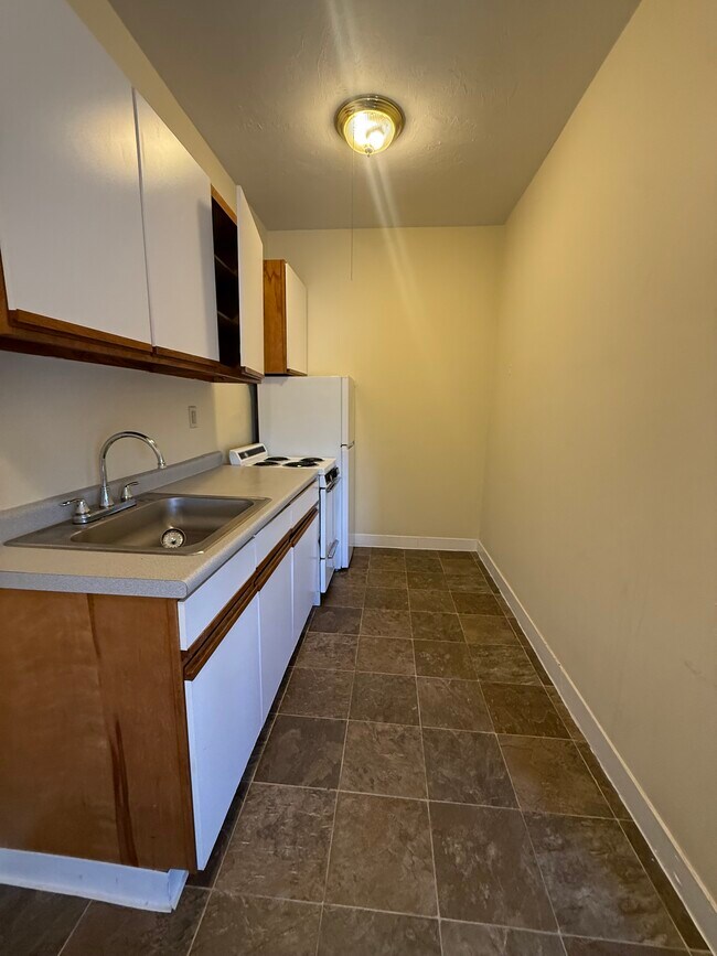 Building Photo - 236 Kelton St