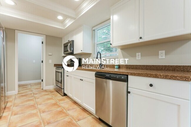 Building Photo - 3 Bedroom Pet-Friendly Home in NORTH PORT, FL with Main Street Renewal