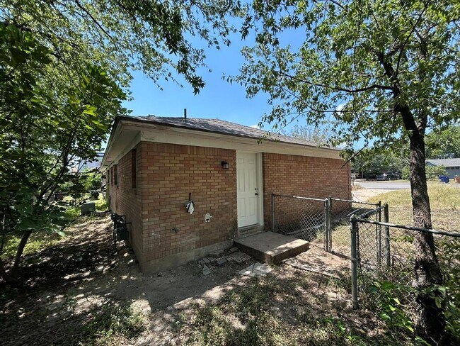 Building Photo - 3601 Catalina Dr