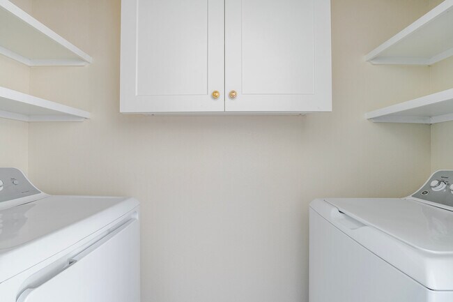 Building Photo - 1501 W Howard Ln