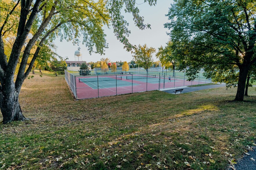 Building Photo - 2042 Louisiana Ave S