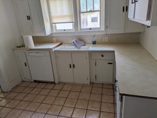 Building Photo - 129 N Johnson Ave