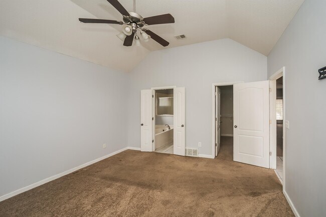 Building Photo - 10085 Woodland Hills Dr