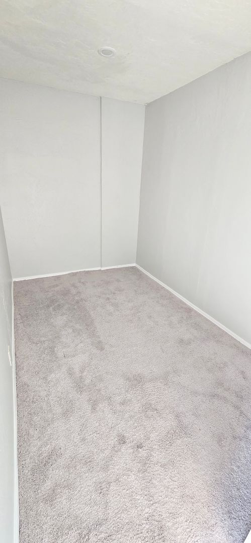 Building Photo - Charming 1-Bedroom Condo with Partial Bay Views & Summer Fireworks!