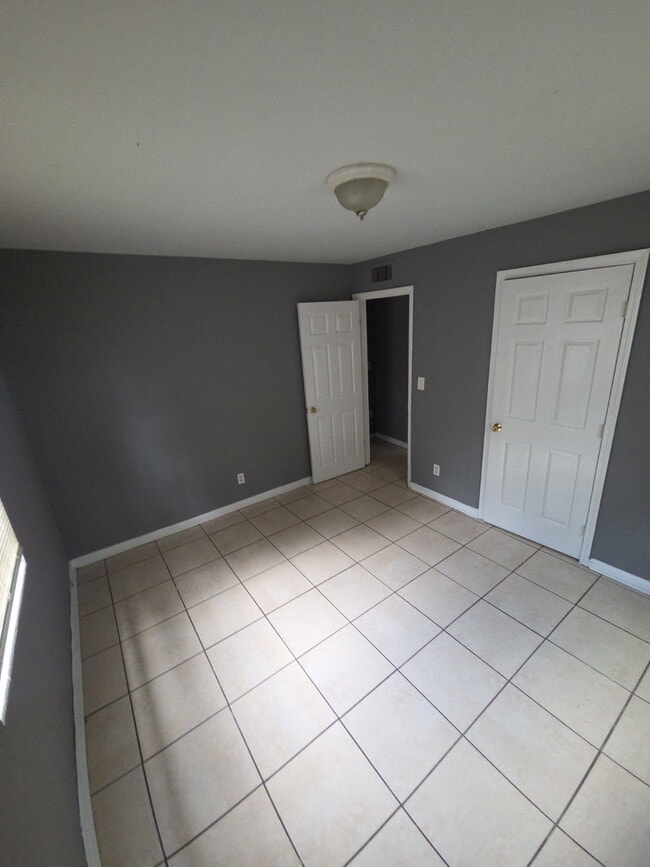 Building Photo - 1277 W 27th St