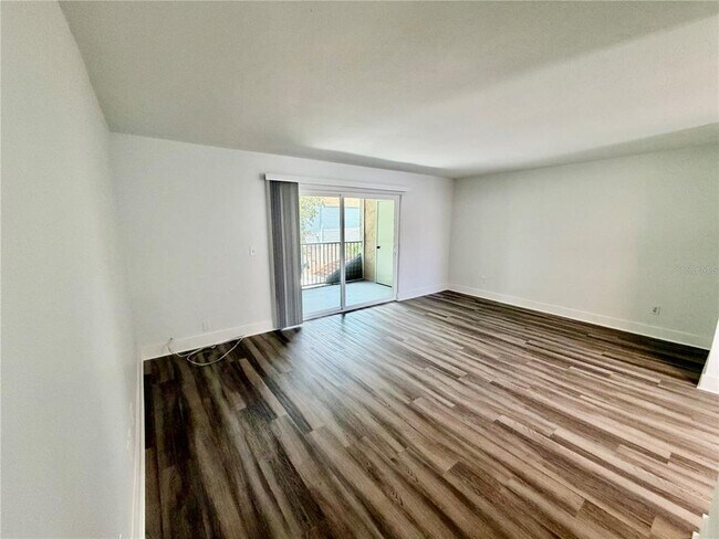 Building Photo - 7210 N Manhattan Ave