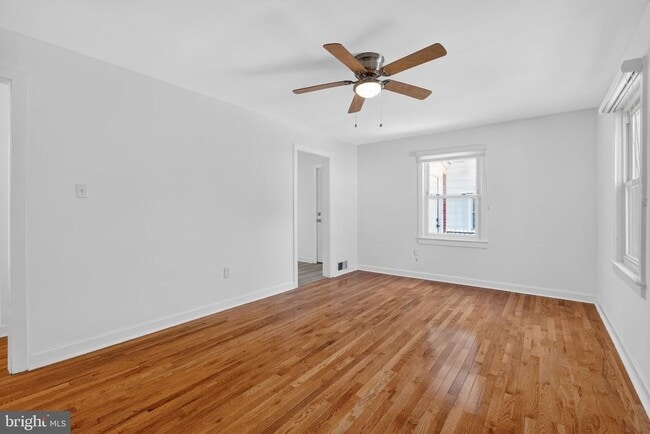 Building Photo - 5831 33rd Ave