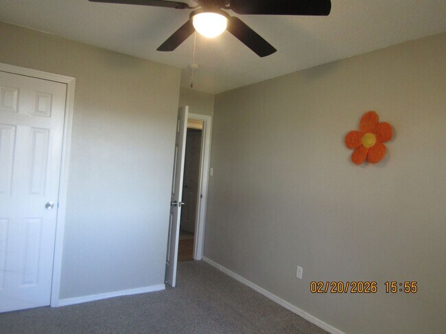 Building Photo - Great Home located close to Eisenhower Schools