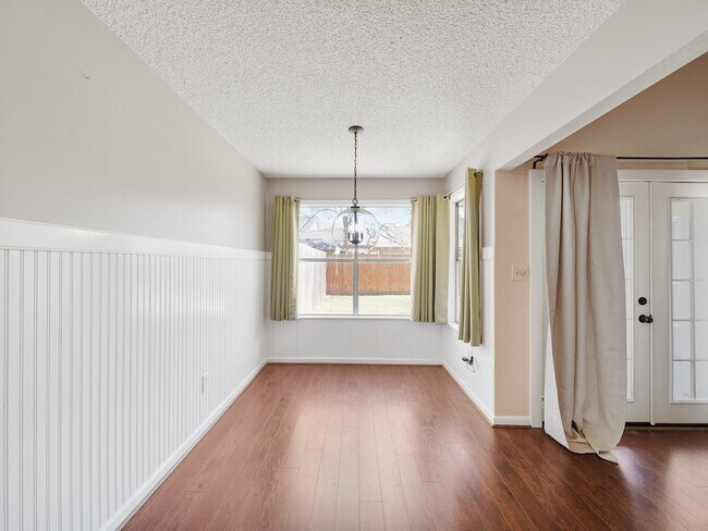 Building Photo - 2239 Highland Hills Dr