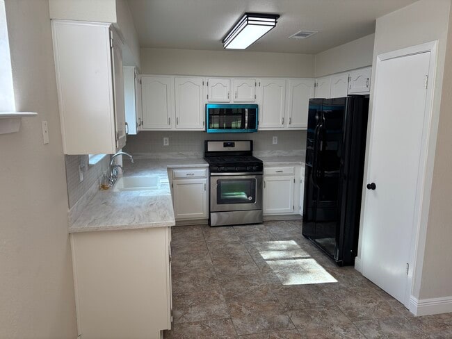 Building Photo - 4605 Pelham Dr