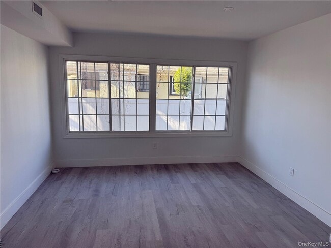 Building Photo - 862 Station Pl