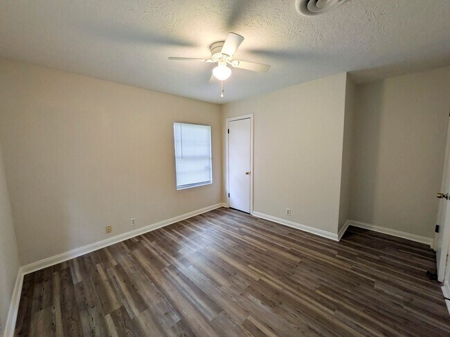 Building Photo - 4510 El Paso Ave