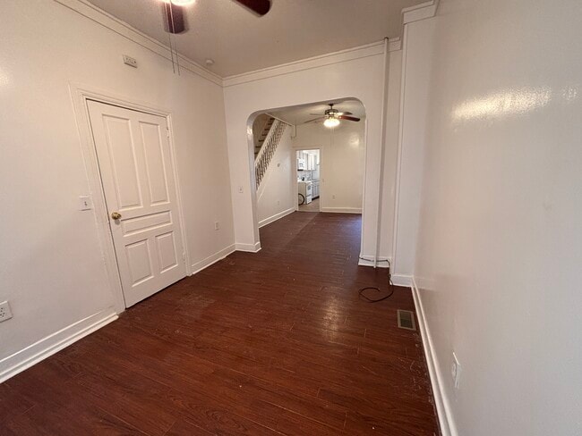 Building Photo - 738 W Poplar St