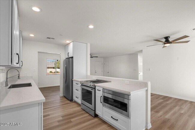 Building Photo - 2623 N 74th Pl