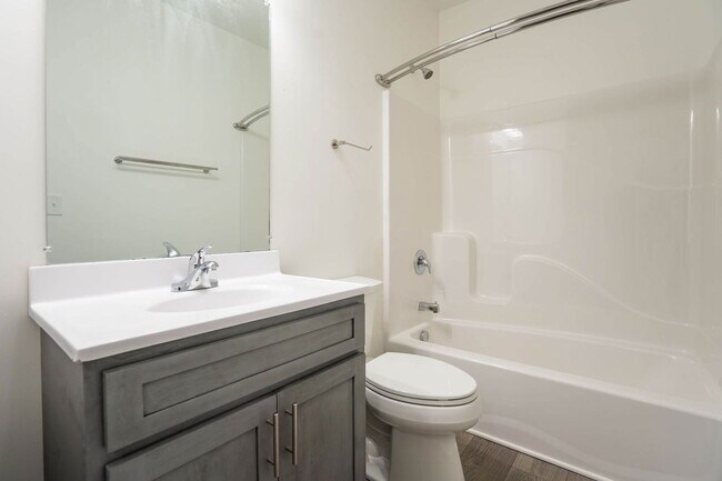 Building Photo - 373 E 13th Ave