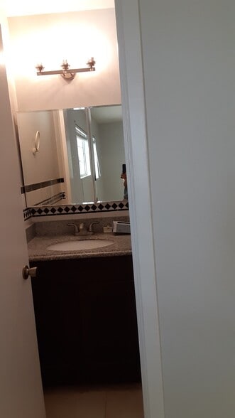 Building Photo - 15157 Jenell St