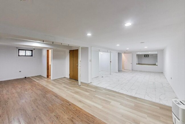 Building Photo - 135 E 55th St