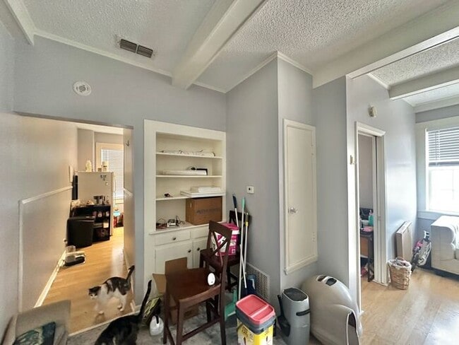 Building Photo - 1 Bed 1 Bath at Broadway Apartments! All B...
