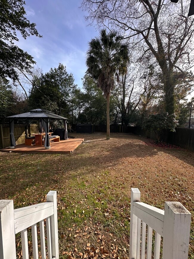 Building Photo - 3704 Riviera Rd