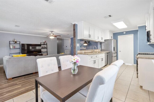 Building Photo - 5842 Silver Frst Dr