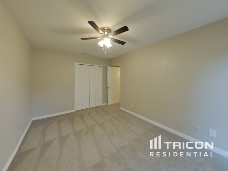 Building Photo - 496 Justice Dr