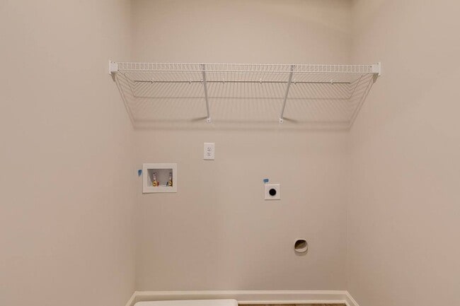 Building Photo - Spacious 5-Bedroom Home in Southgrove – Move-In Ready!