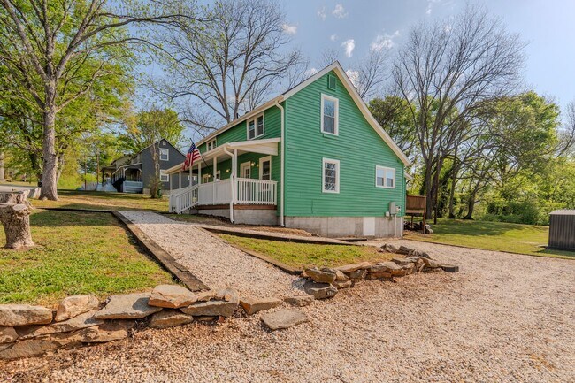 Building Photo - 231 Broadway St