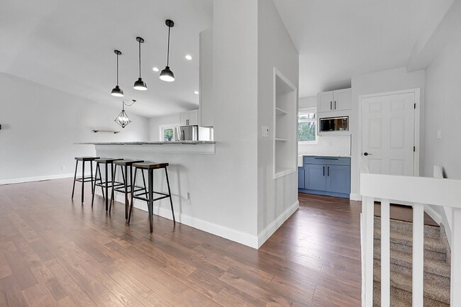 Building Photo - $2,700.00 - 4 Beds, 2 Baths, Single Family...