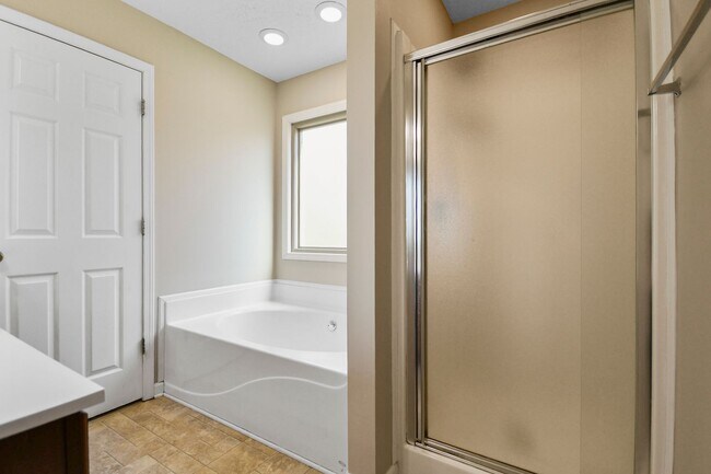 Building Photo - Pet Friendly Three Bedroom with Bonus!