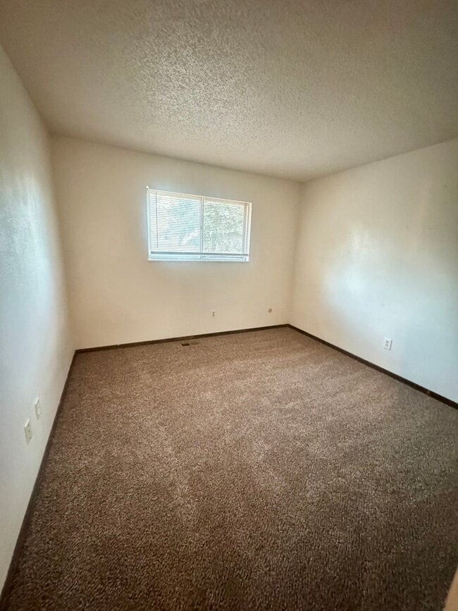 Building Photo - Vista Grande Terrace/4 Bedroom Home