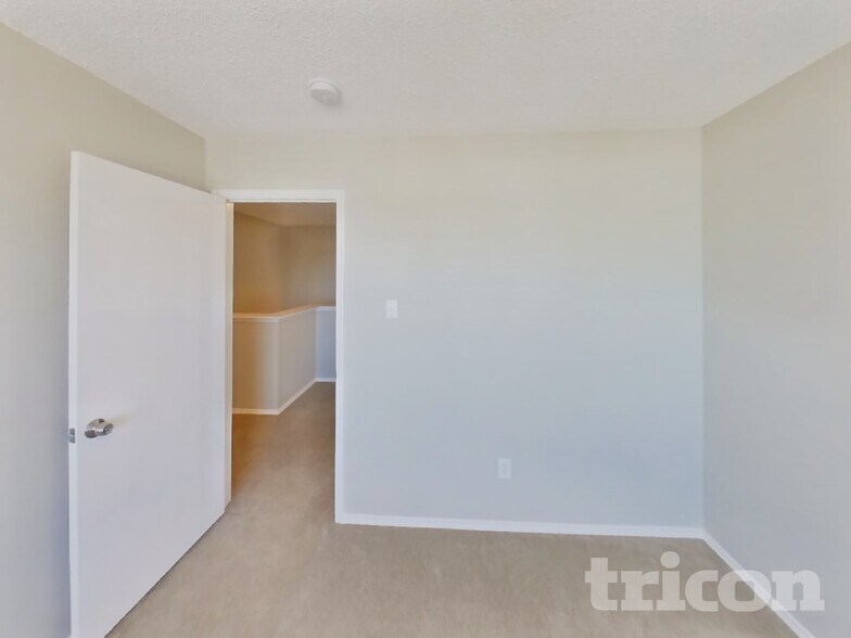Building Photo - 1708 Vineridge Ln