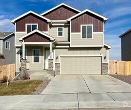 Building Photo - 4 Bedroom Home all bedrooms upstairs