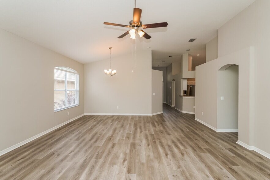 Building Photo - 6814 Monarch Park Dr