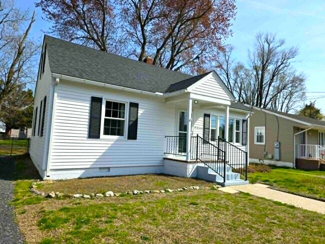 Building Photo - 1017 Tyler Ave