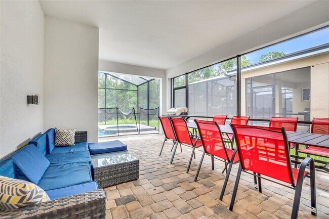 Building Photo - 1919 Tropical Palms Cir
