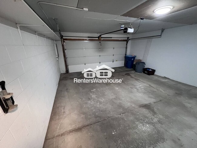 Building Photo - 2852 Kenwood Isles Dr