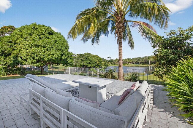 Building Photo - 3943 Westchester Way