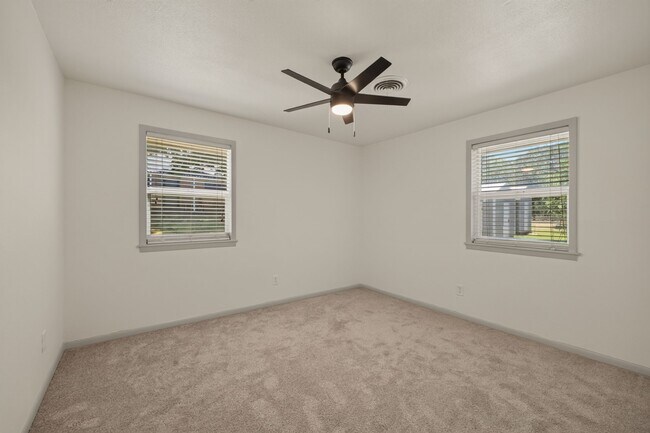 Building Photo - 1705 Eldon St