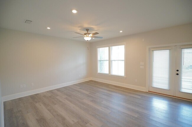 Building Photo - 3846 Arbor Dr