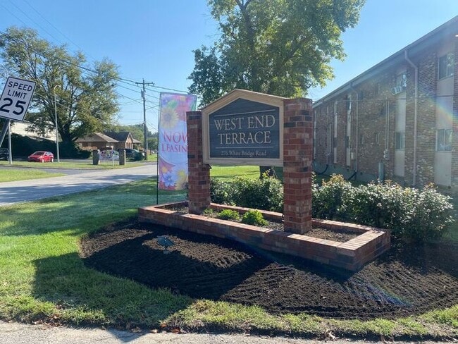 Building Photo - FULLY REMODELED West End Condo!  Convenient to everything!