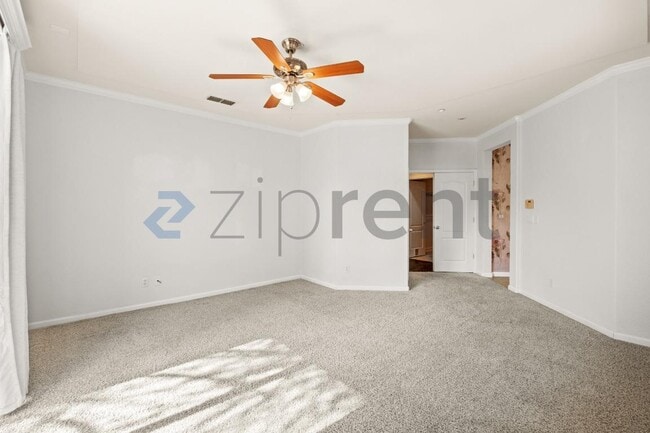 Building Photo - 338 Roundhill Dr