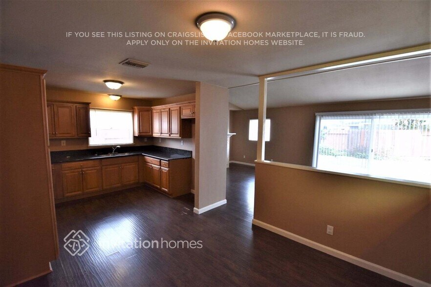 Building Photo - 1701 Claremont Dr