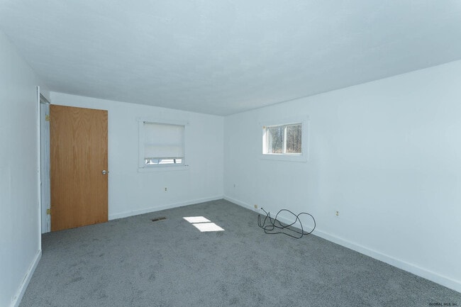 Building Photo - 844 Burden Lake Rd