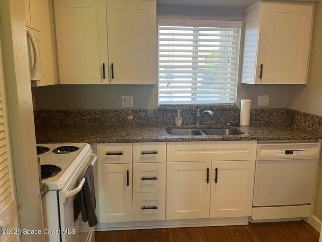 Building Photo - 2504 Bogey Ln