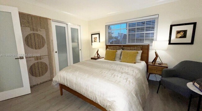 Building Photo - 633 NE 2nd Ave