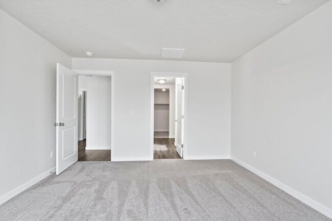 Building Photo - 10419 Rockaway Ridge St