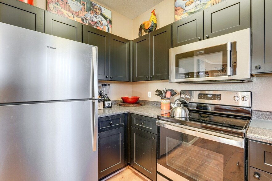 Building Photo - 1941 Pierpont Dr